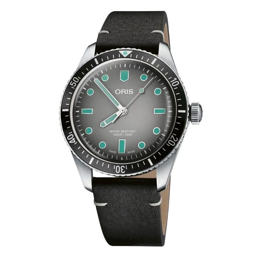 ORIS MOD. DIVERS SIXTY-FIVE wristwatch with 40mm stainless steel case, sapphire dial, and black leather strap, water-resistant up to 10 ATM.