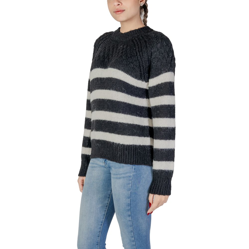 Only Black And White Recycled Polyester Sweater for women's fall/winter collection.