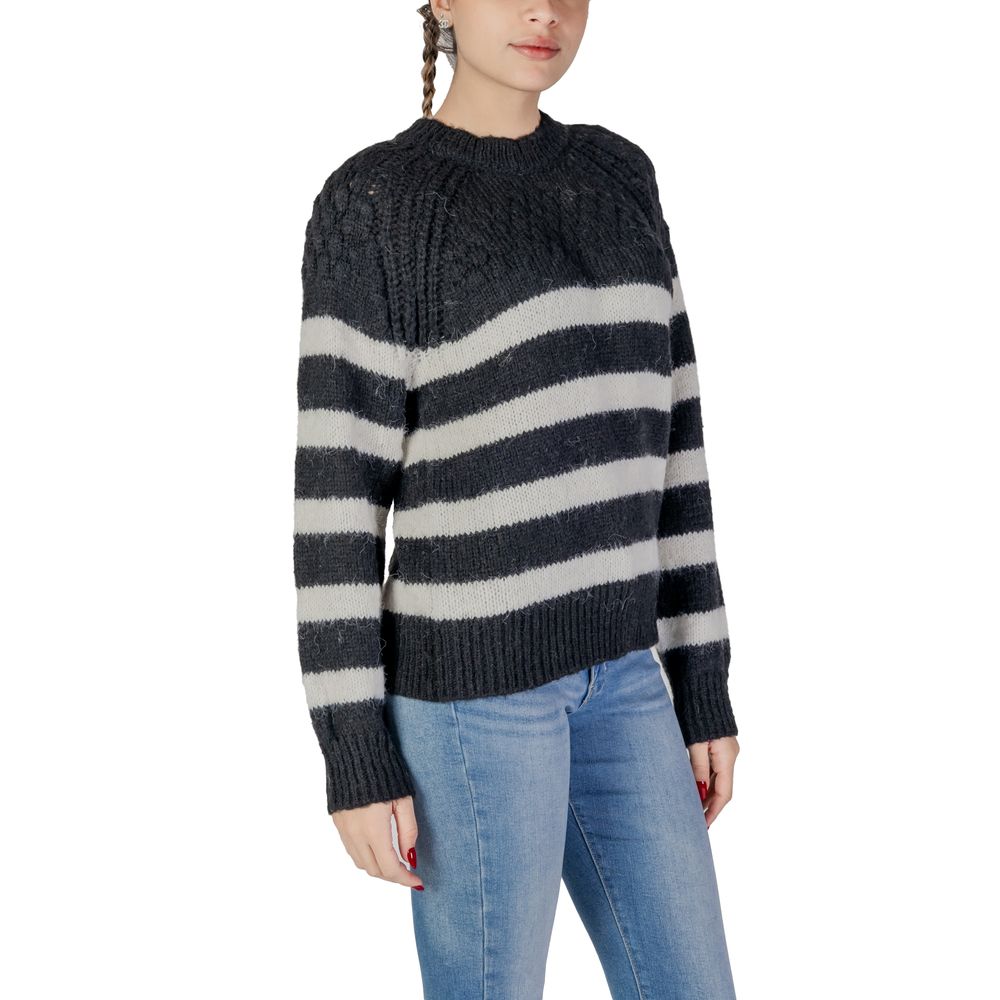 Woman wearing Only Black And White Recycled Polyester Sweater, fall/winter collection, composed of 57% recycled polyester, 43% polyester.