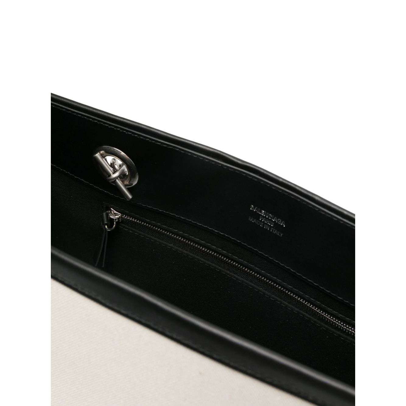 Front view with bag zipped and handles upright.