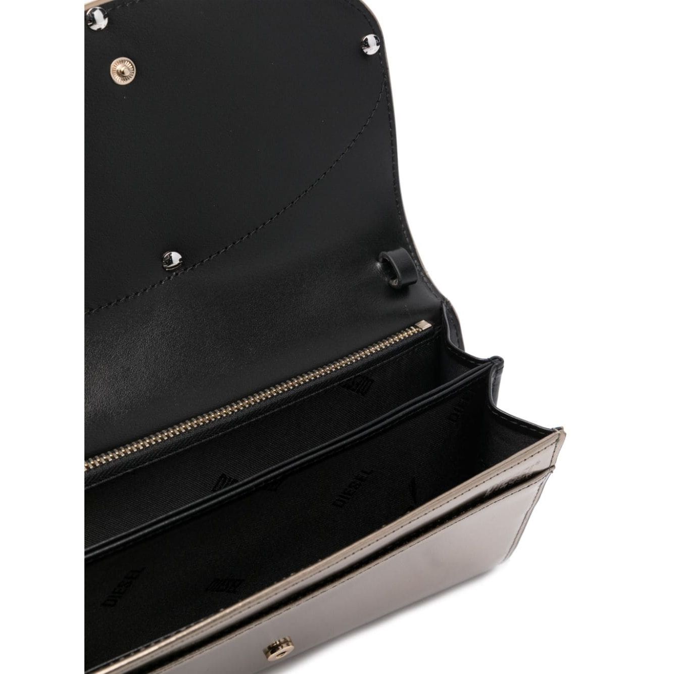 Front view with bag zipped and handles upright.