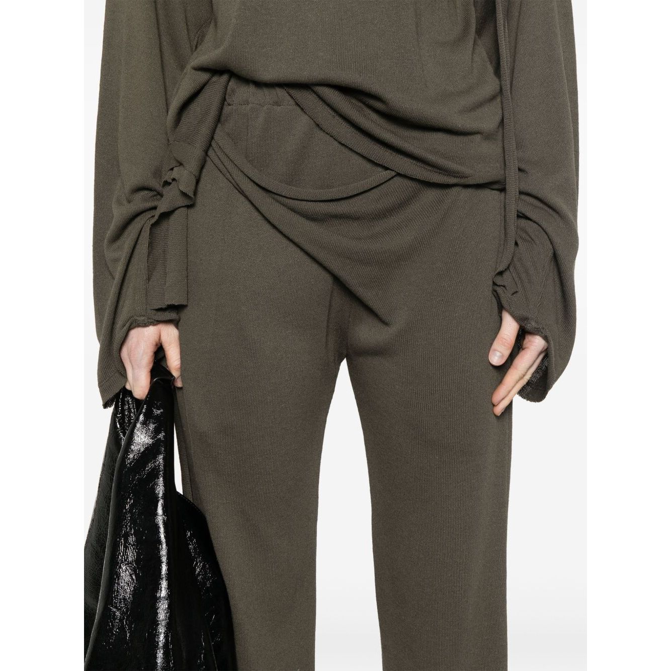 Front view with bag zipped and handles upright.