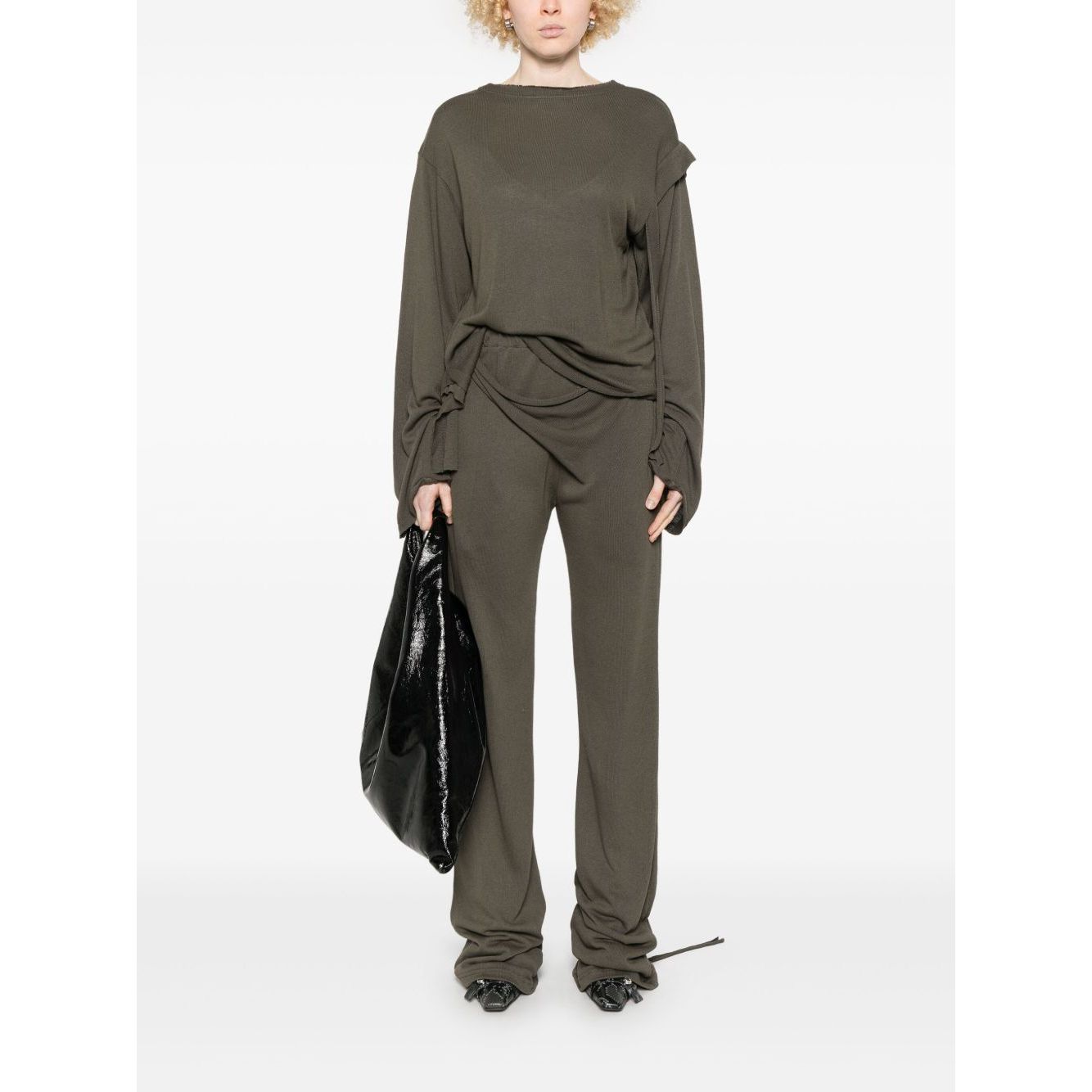 Front view with bag zipped and handles upright.