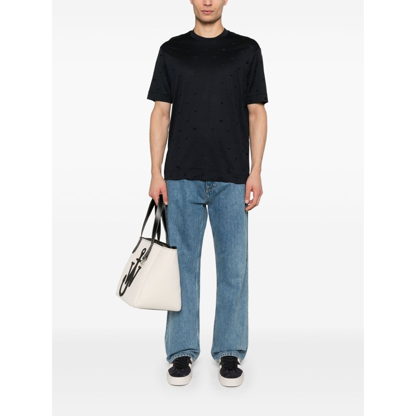 Front view with bag zipped and handles upright.