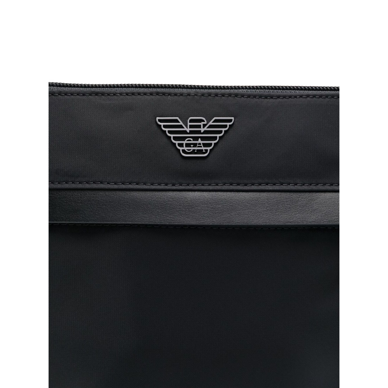 Front view with bag zipped and handles upright.