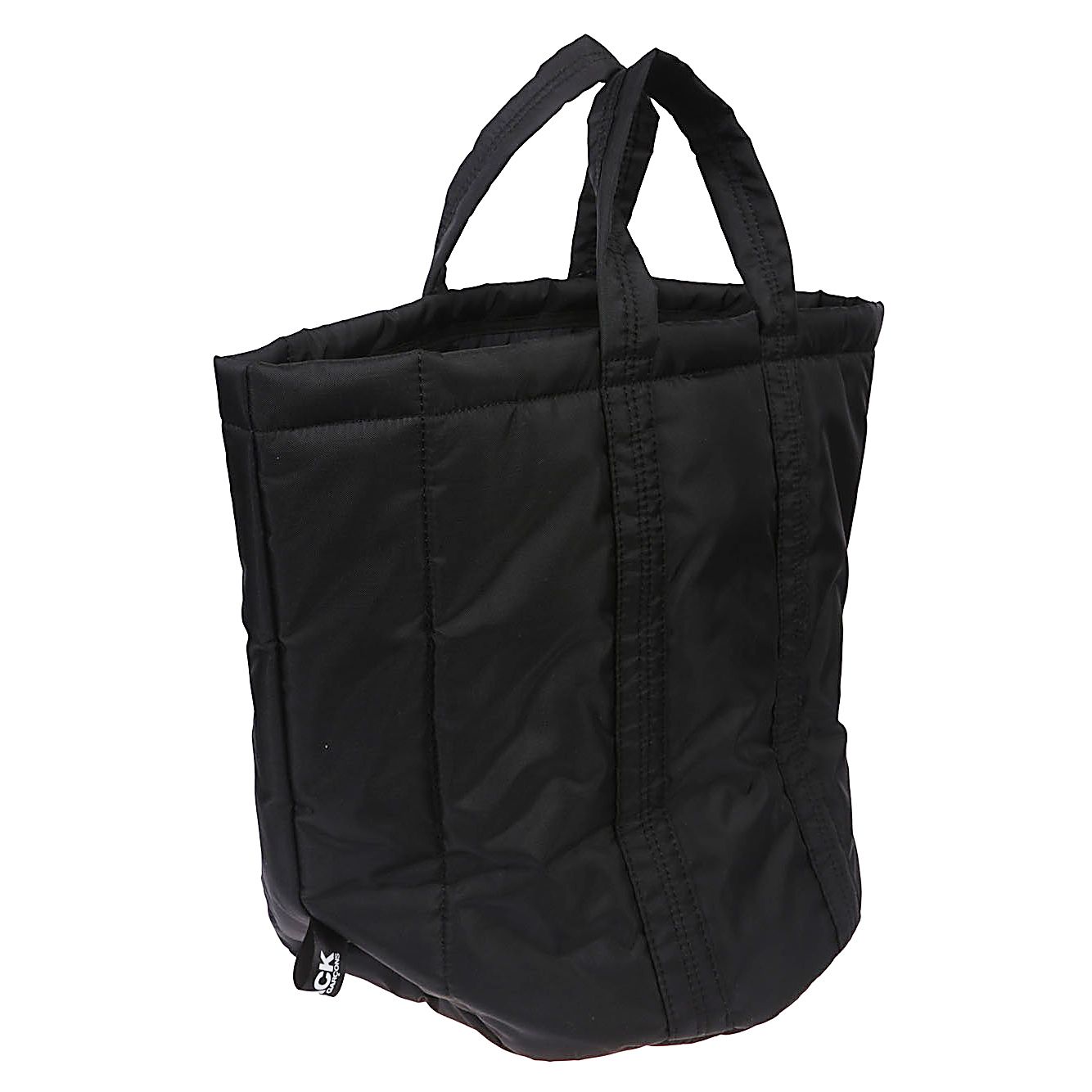 Front view with bag zipped and handles upright.