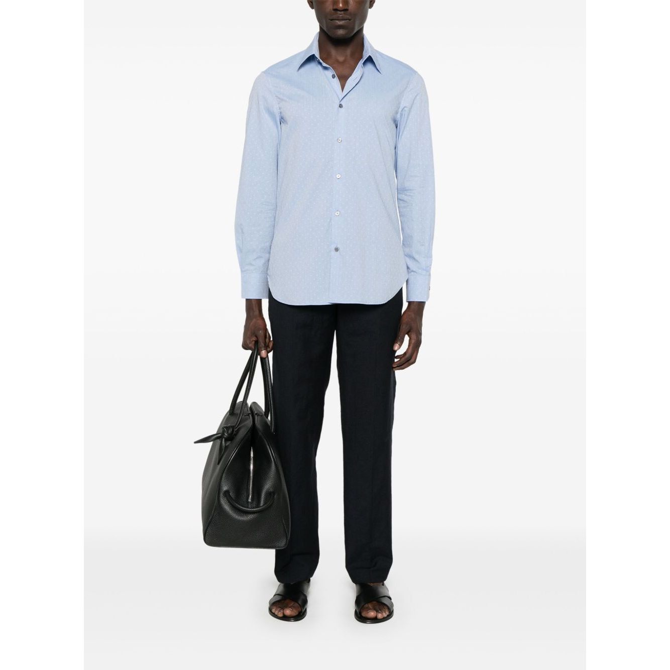 Front view with bag zipped and handles upright.