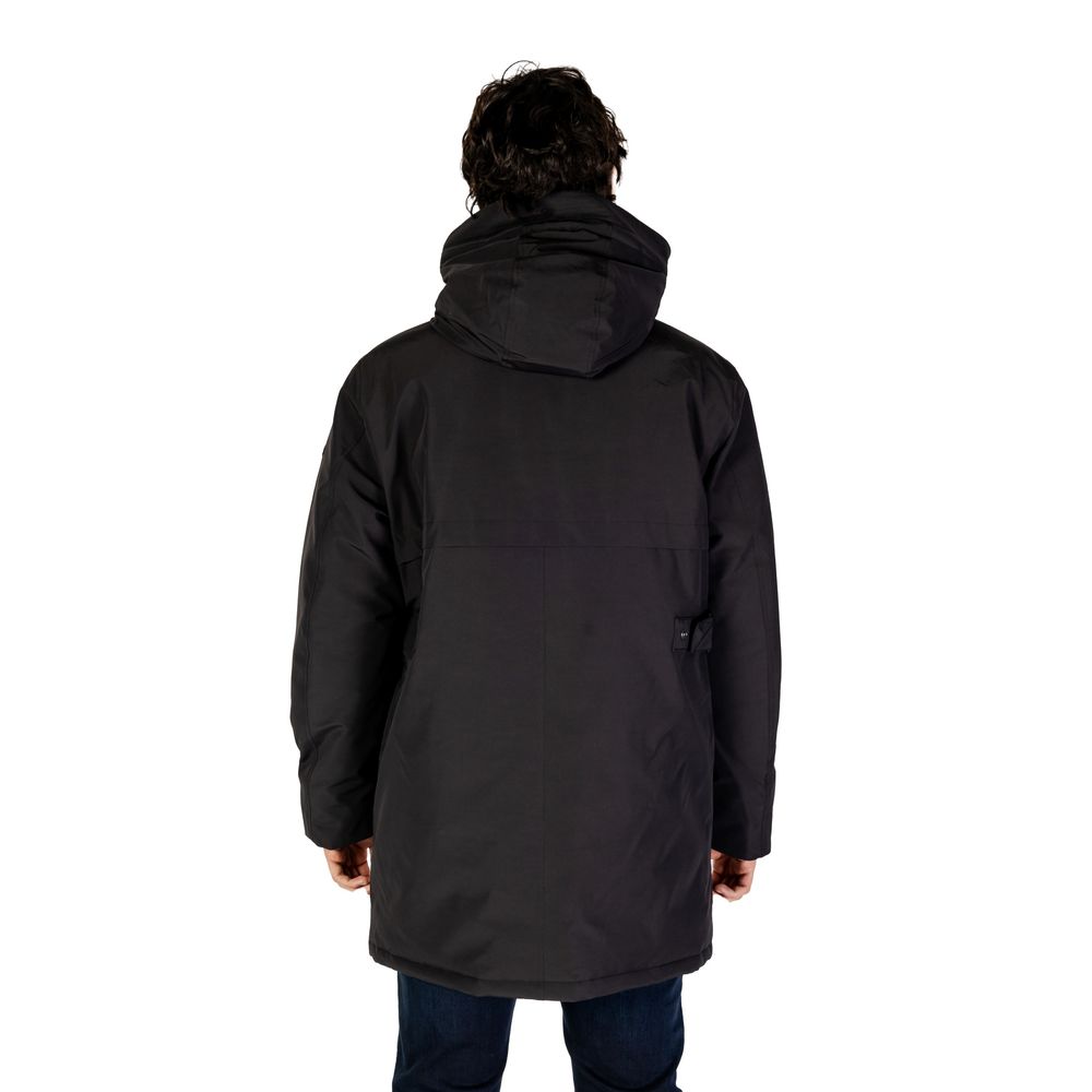 Front view with bag zipped and handles upright.