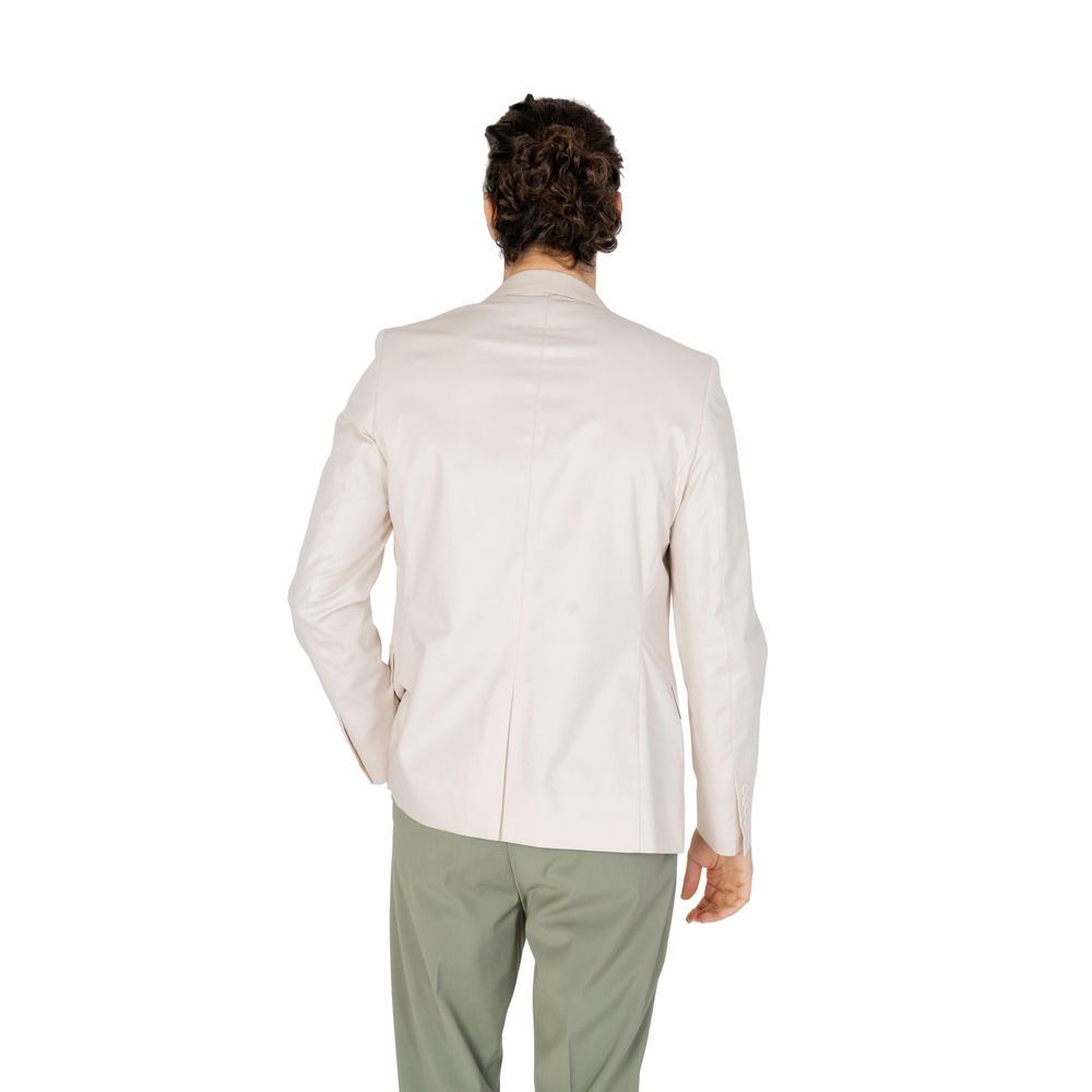 Front view with bag zipped and handles upright.