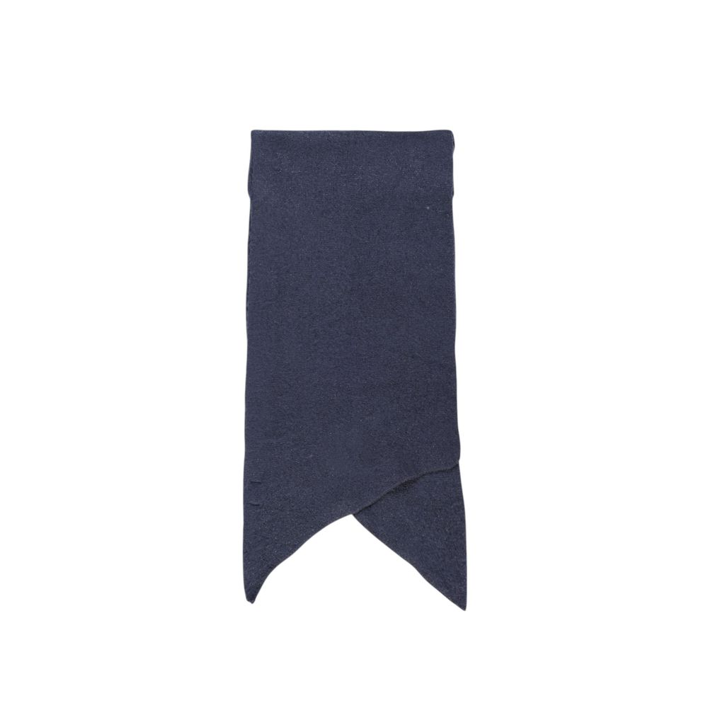 Pieces Blue Recycled Polyester Scarf with soft and lightweight texture, perfect for any season and sustainable fashion choice.
