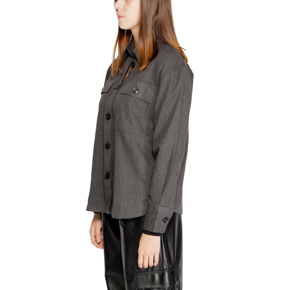 Front view with bag zipped and handles upright.