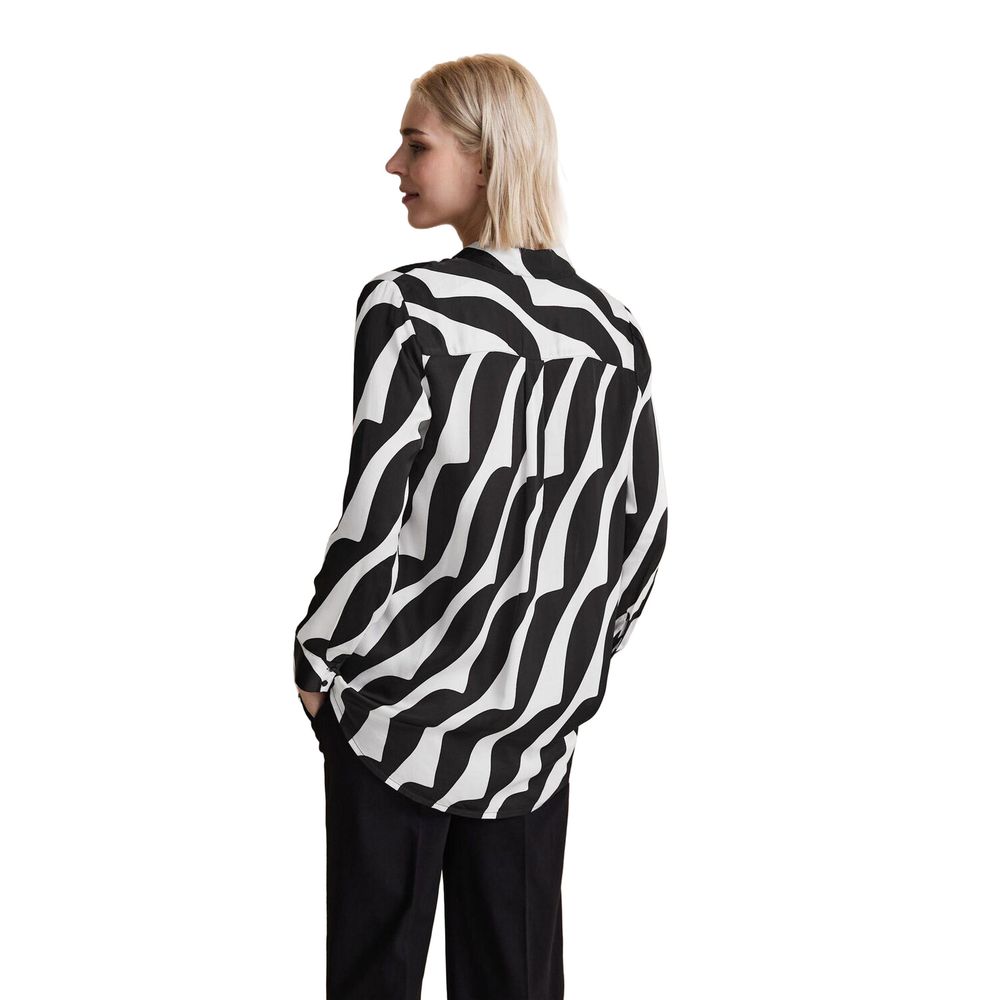 Front view with bag zipped and handles upright.