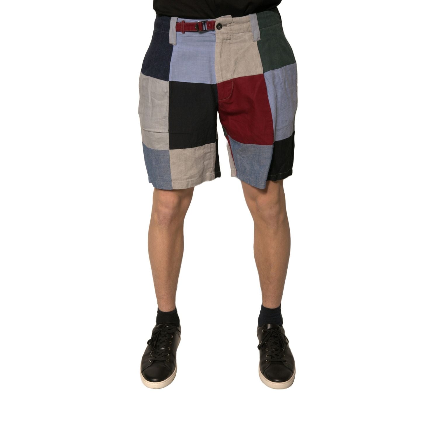 Front view with bag zipped and handles upright.
