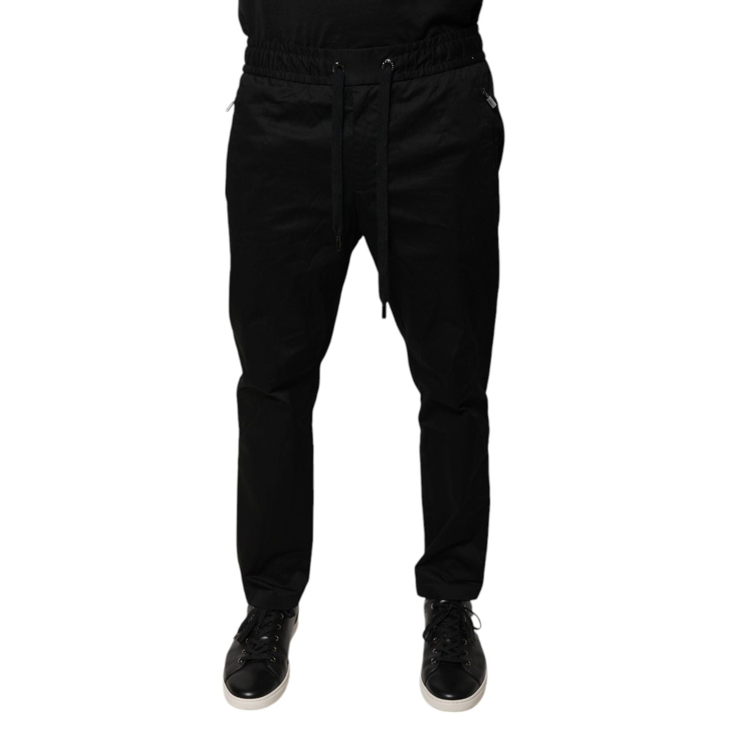 Front view with bag zipped and handles upright.