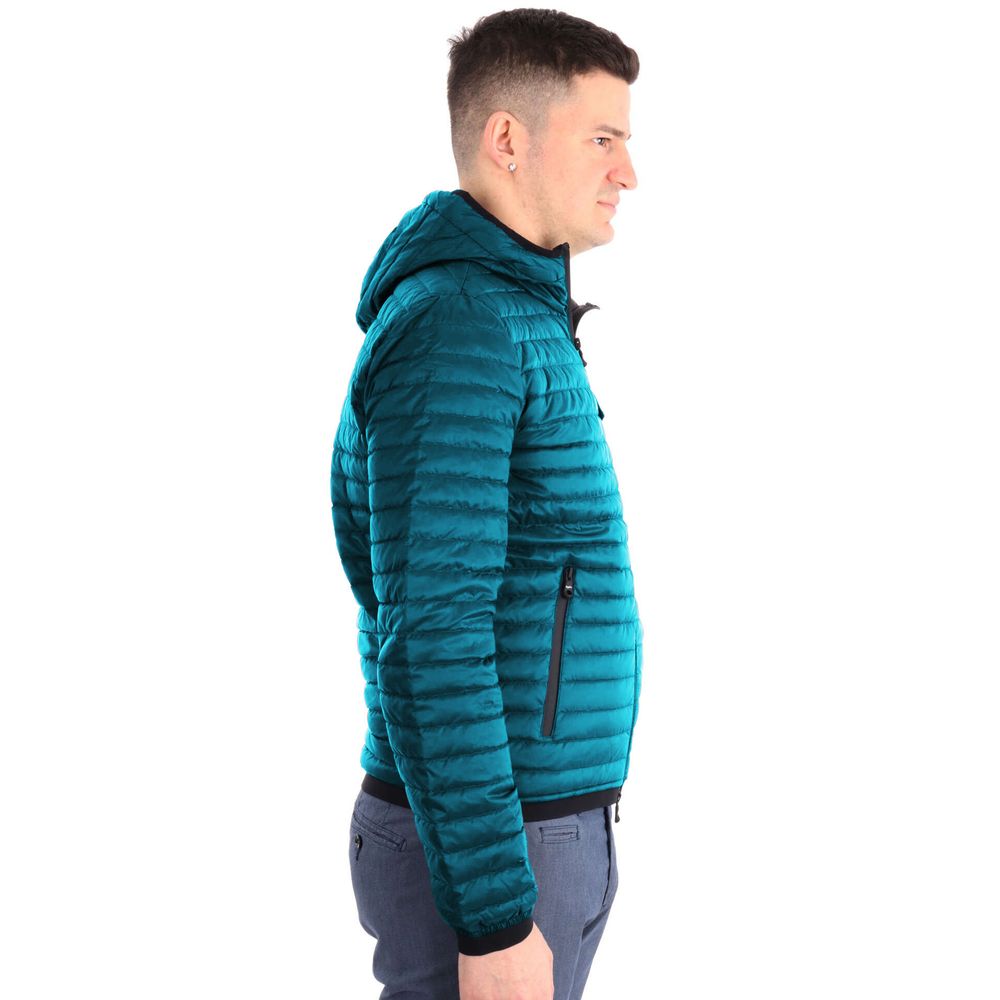 Front view with bag zipped and handles upright.