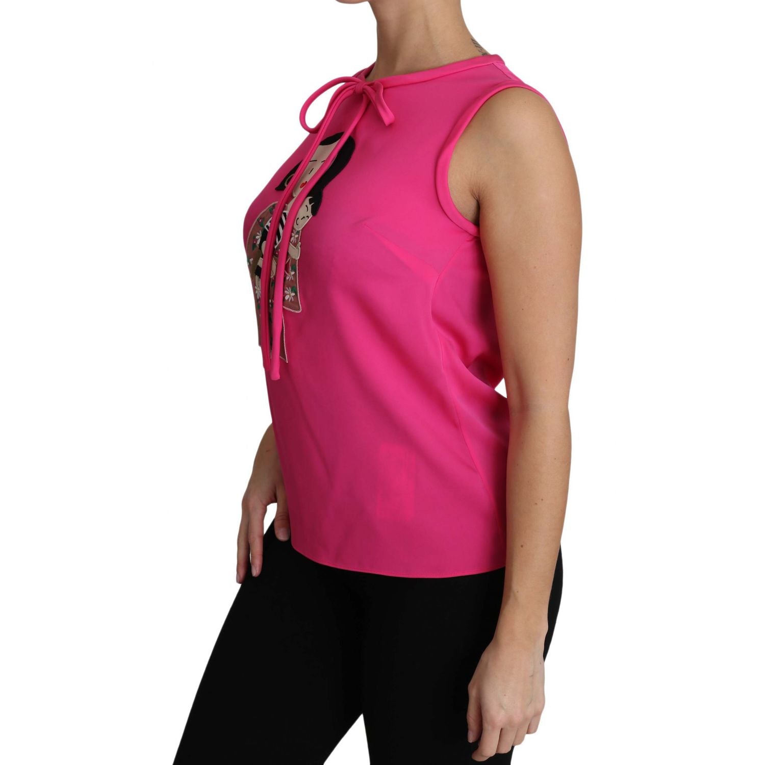 Front view with bag zipped and handles upright.