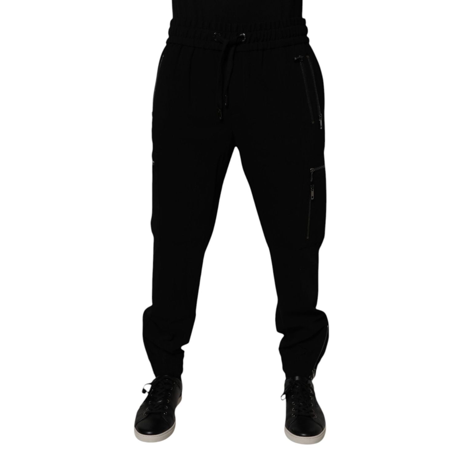 Front view with bag zipped and handles upright.