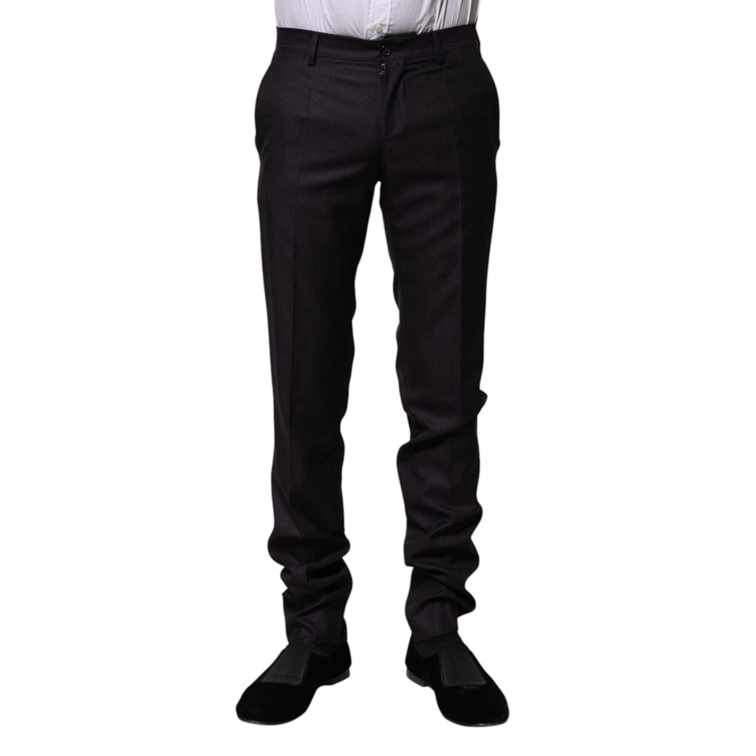 Front view with bag zipped and handles upright.