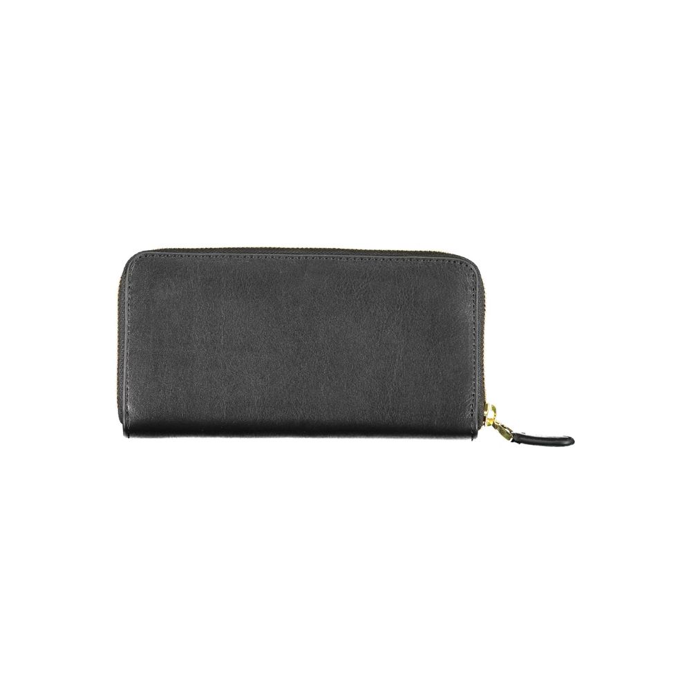 Front view with bag zipped and handles upright.