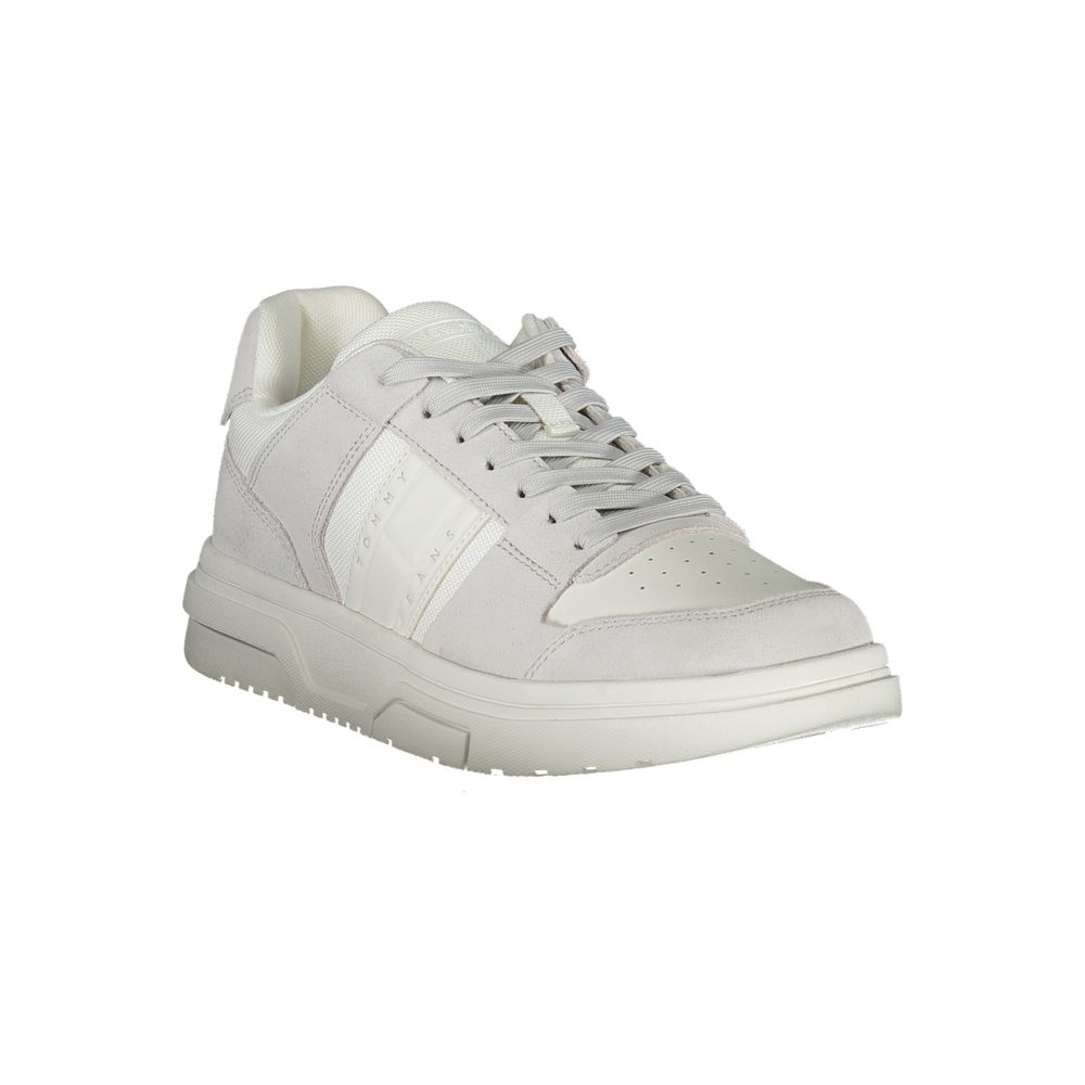 Tommy Hilfiger White Polyester Sneaker with laces, contrast details, and logo. Stylish sports footwear for a modern look.