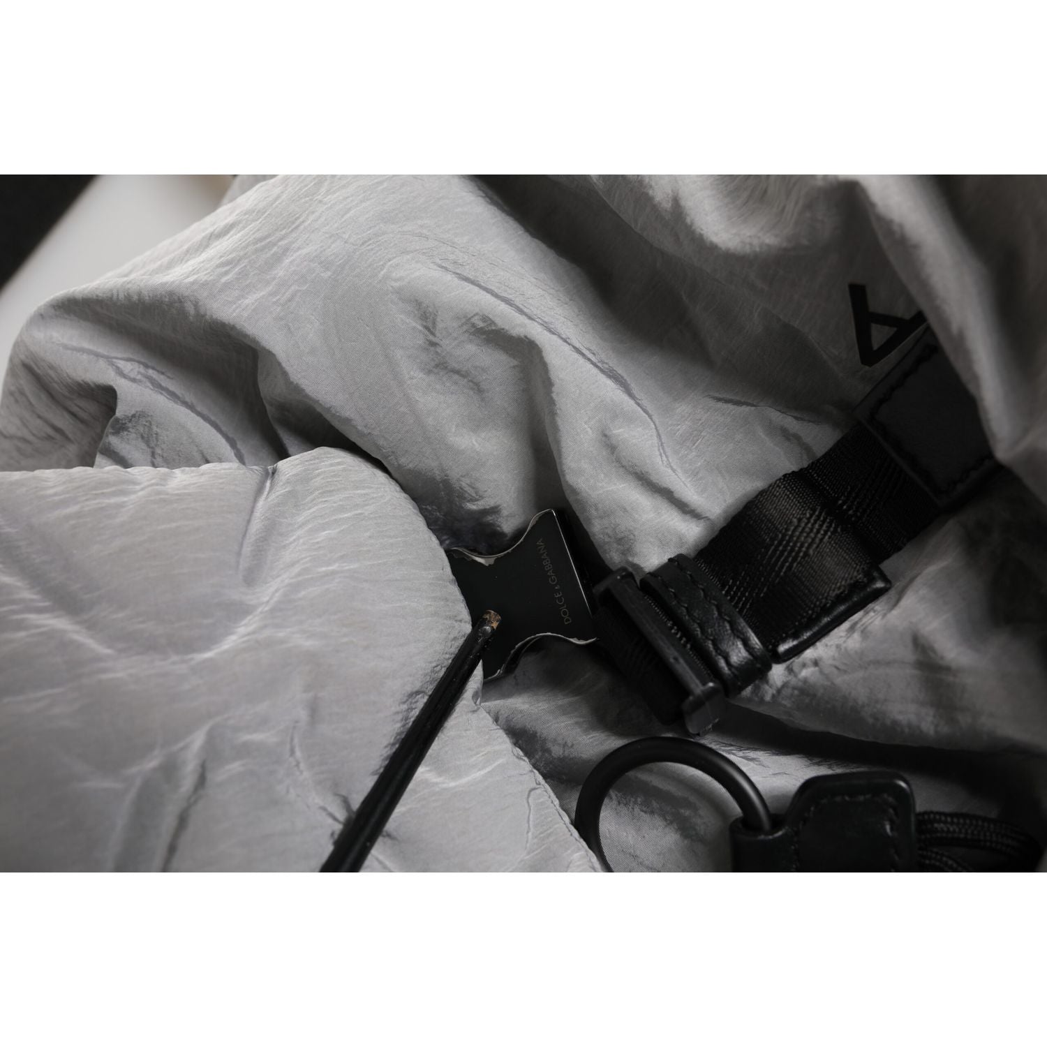 Front view with bag zipped and handles upright.