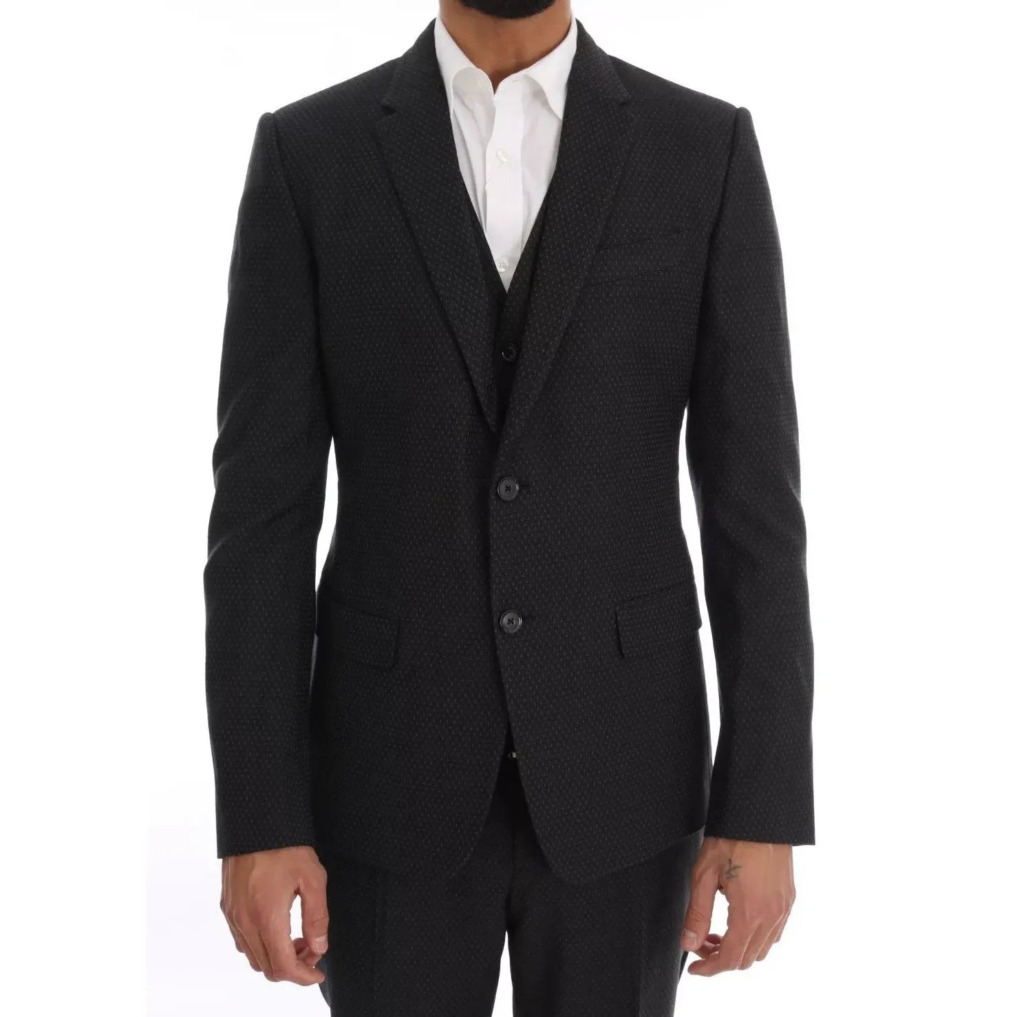 Front view with bag zipped and handles upright.