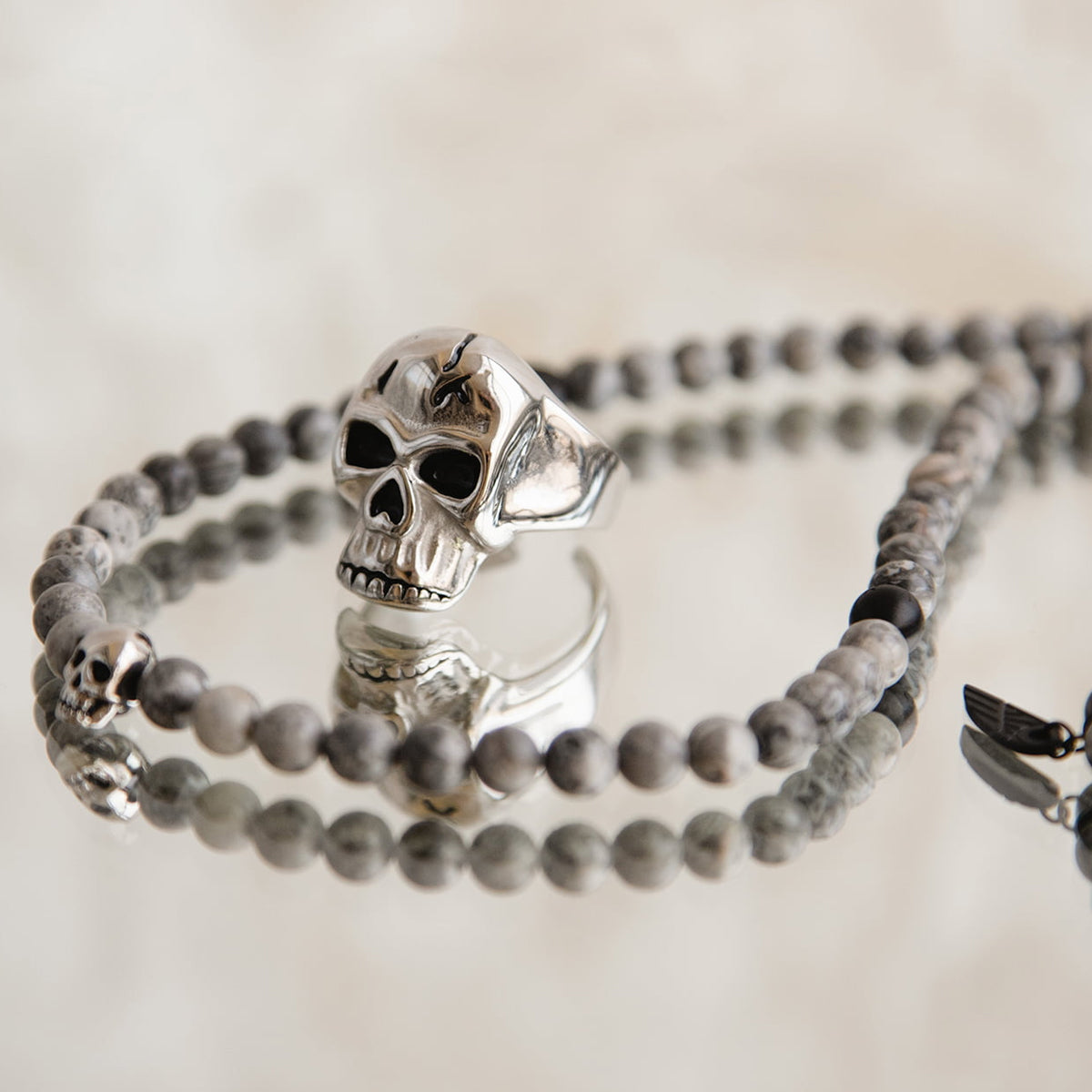 AN JEWELS JEWELRY Mod. AA.R255S-12 skull ring with stone beads on a bracelet.