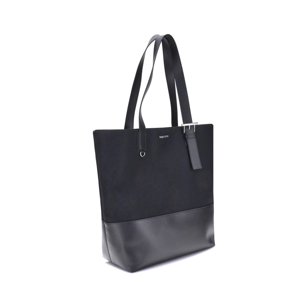 Front view with bag zipped and handles upright.
