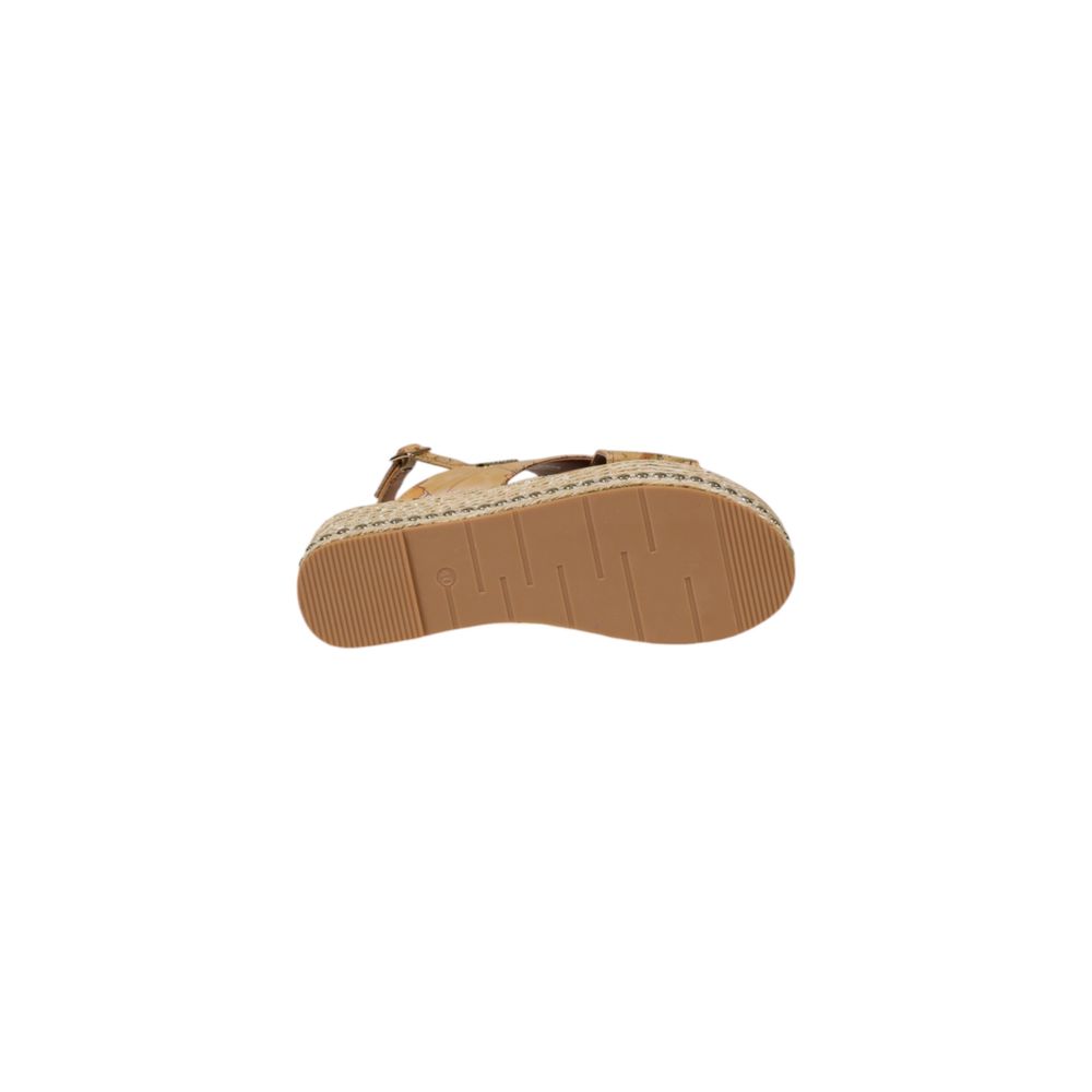 Bottom view of Alviero Martini Prima Classe Beige Polyethylene Platform Sandals with rope sole, highlighting durability and design.