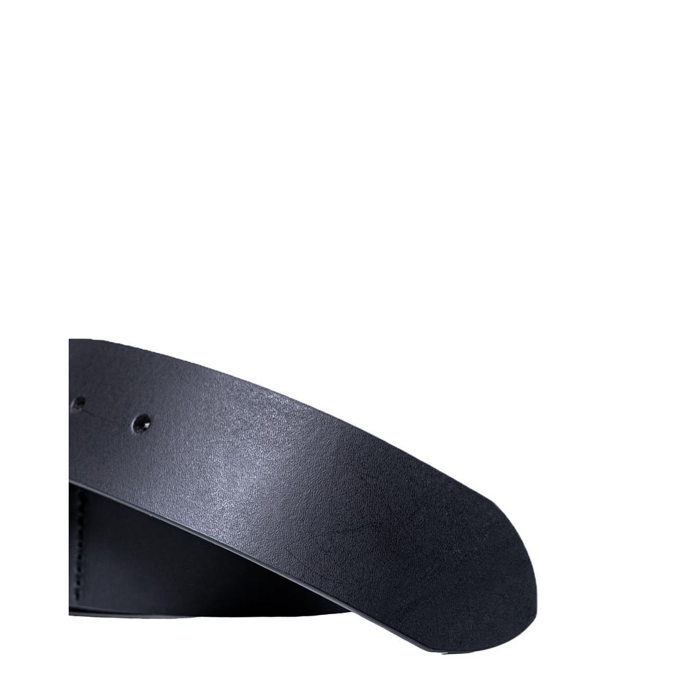 Armani Exchange Black Leather Regular Belt, elegant and versatile accessory, for formal or casual outfits, high-quality leather.