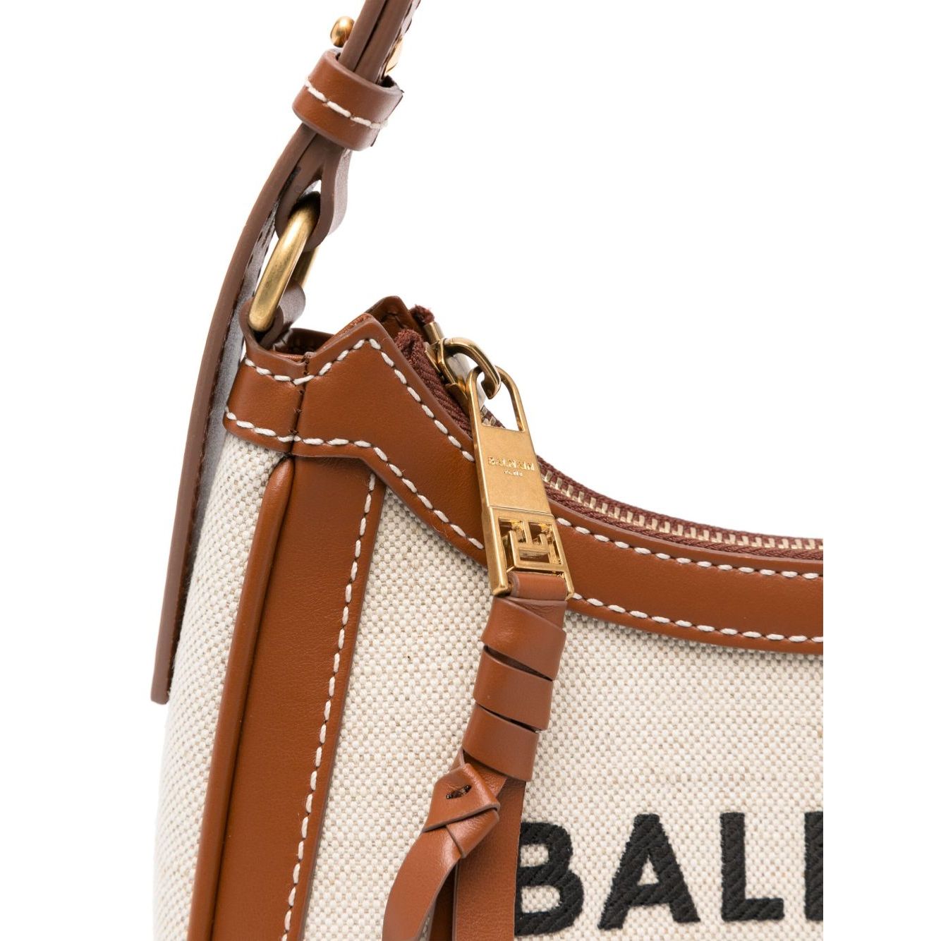 Front view with bag zipped and handles upright.