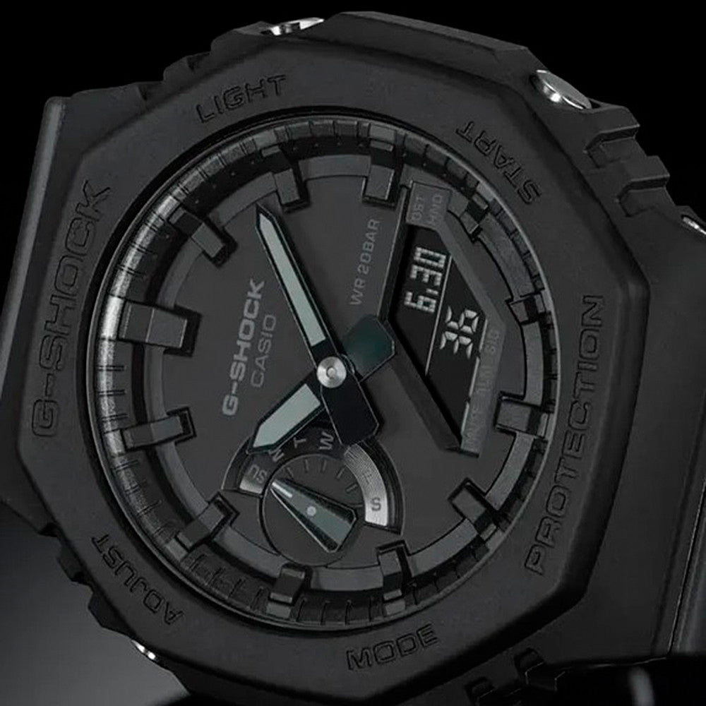 CASIO G-SHOCK Mod. OAK - ALL BLACK wristwatch featuring 20 ATM water resistance and carbon resin case.