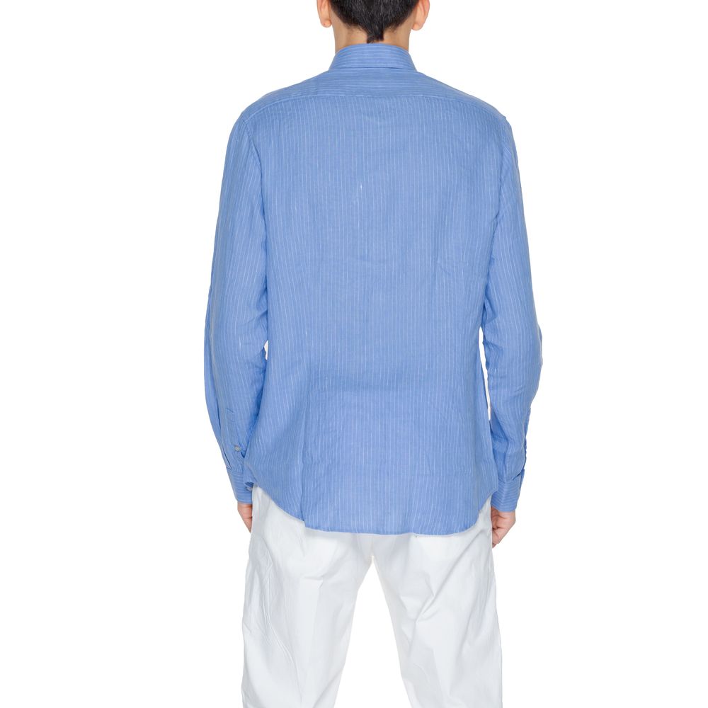Front view with bag zipped and handles upright.