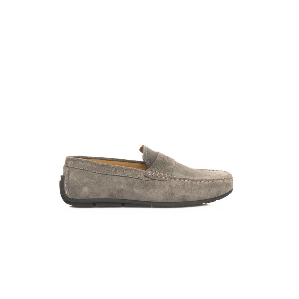 Cerruti 1881 Gray Cowhide Men's Loafer showcasing luxury and comfort in premium leather with rubber sole.