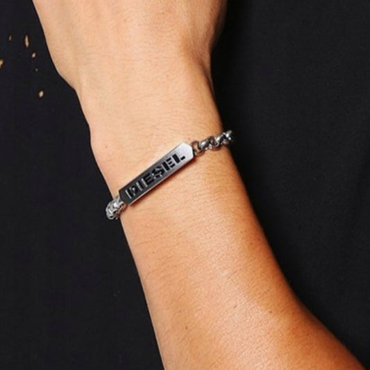 DIESEL JEWELS JEWELRY Mod. DX1355931 bracelet on wrist, silver chain design