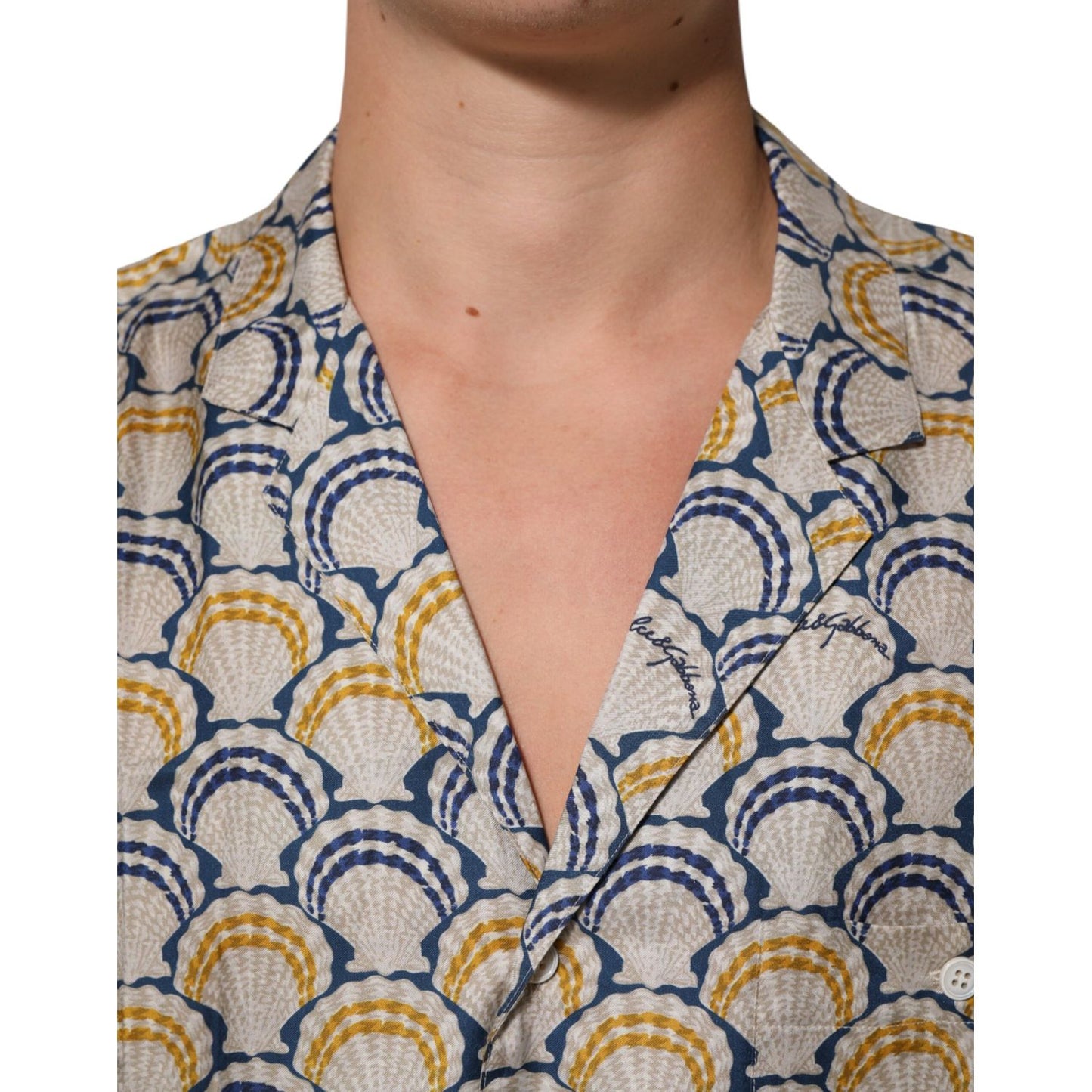 Dolce & Gabbana Cream Cotton Silk Hawaii Scallop Shell Print Shirt close-up detail of scallop shell design.