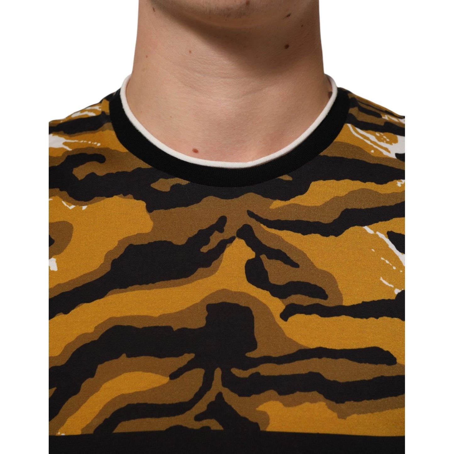 Dolce & Gabbana Multicolor Leopard Palm Leaf Men Crew Neck T-shirt showing detailed print and neckline close-up