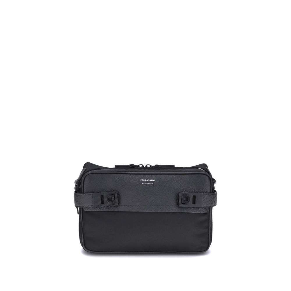 Front view with bag zipped and handles upright.