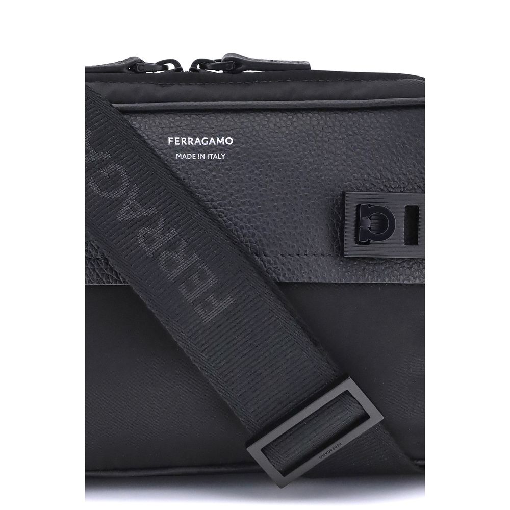 Front view with bag zipped and handles upright.