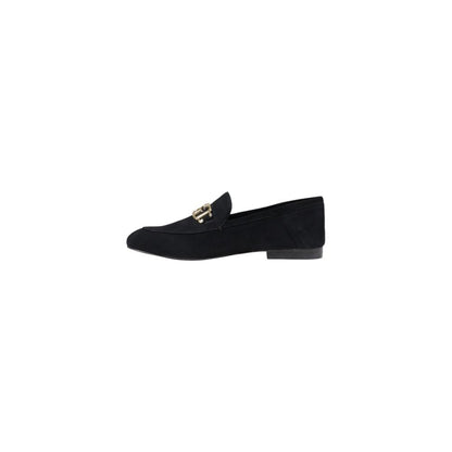 Guess Black Leather Platform Pumps with metallic logo detail on flat sole, elegant and comfortable design for daily wear.