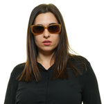 Woman wearing HARLEY-DAVIDSON MOD. HD0302X 5645E sunglasses with UV protection, in official packaging, designed for ladies.