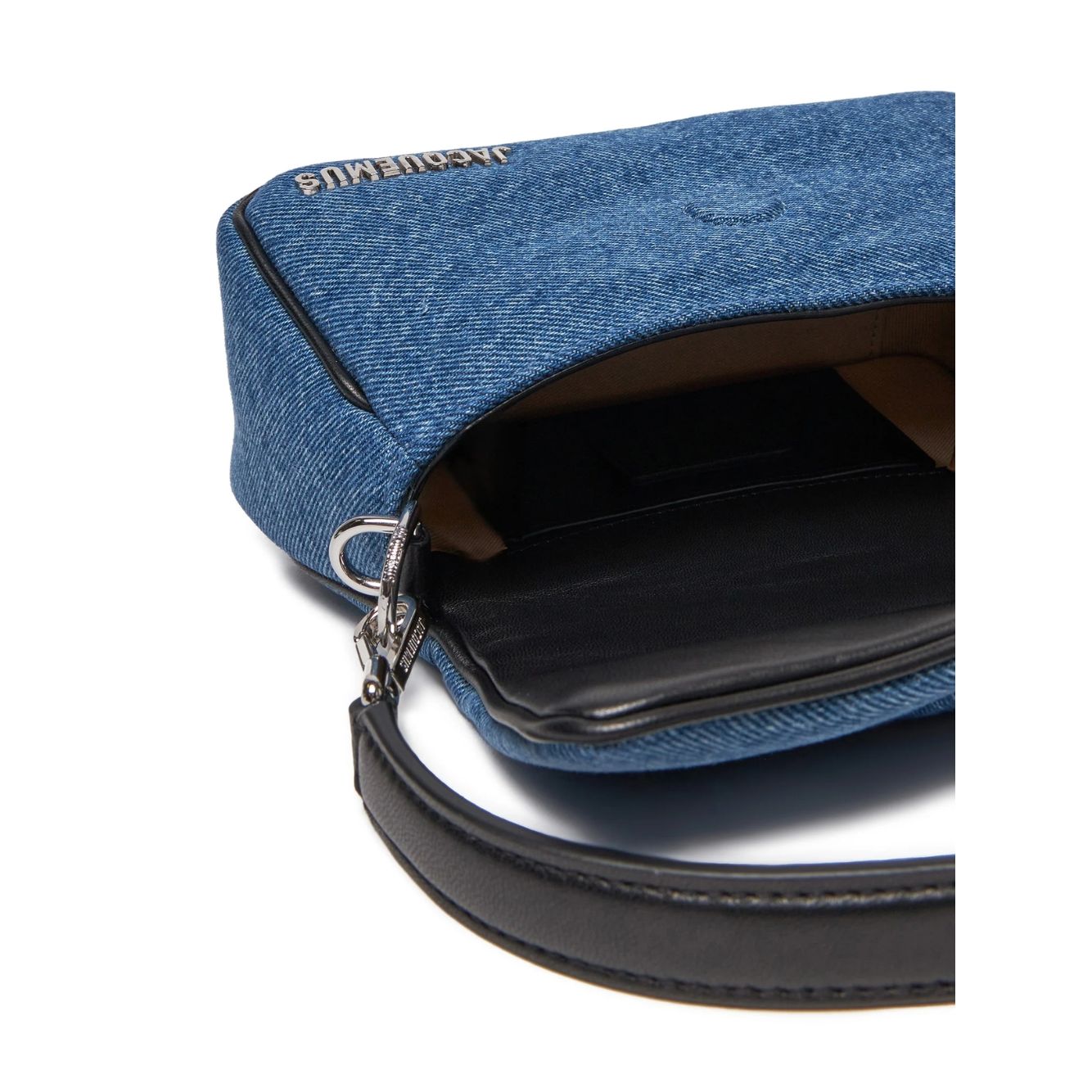 Front view with bag zipped and handles upright.