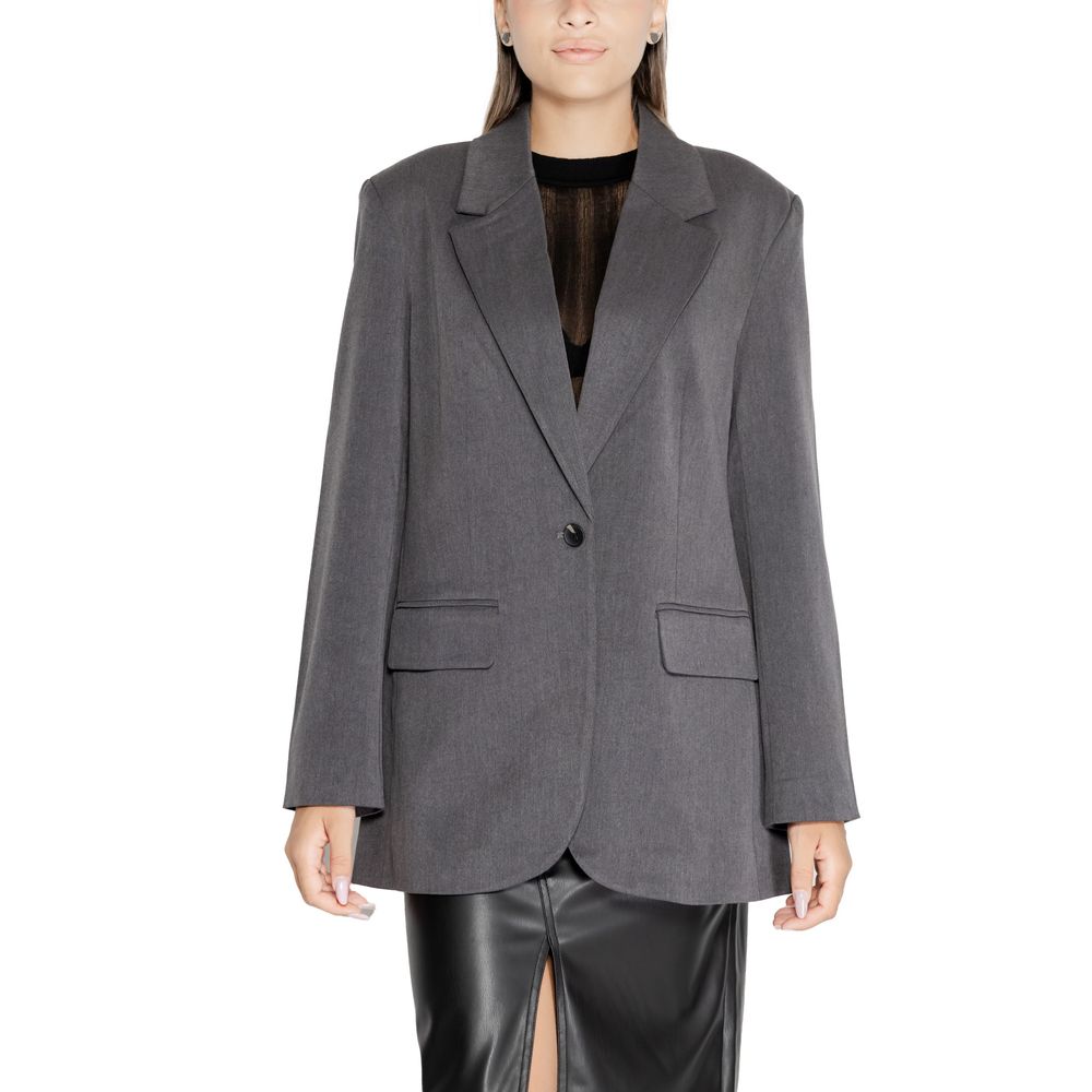 Woman wearing Only Gray Recycled Polyester Blazer from Fall/Winter collection, showcasing sustainable fashion.