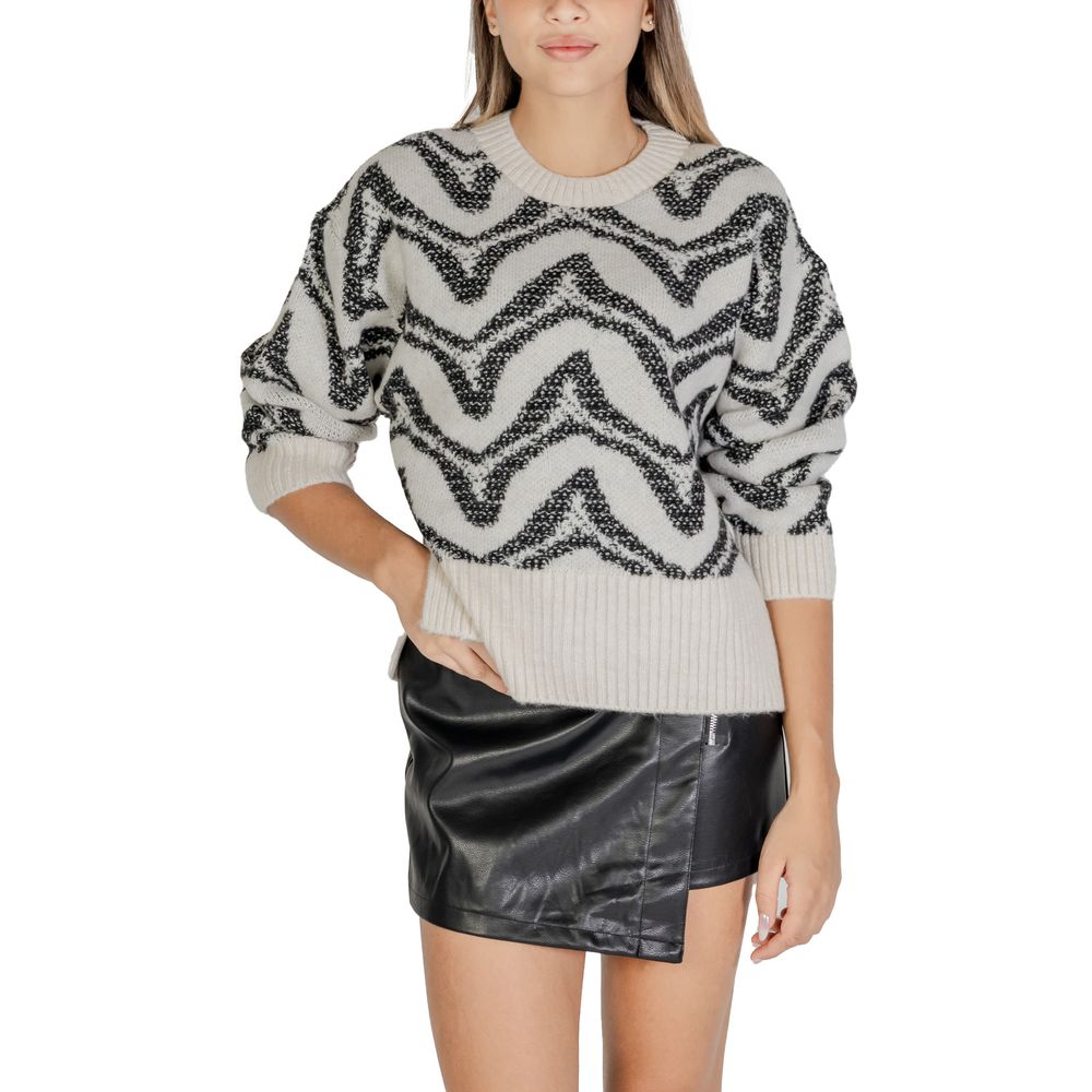 Only White Marabou Sweater from Fall/Winter collection, women's knitwear made of 78% acrylic and 22% polyester, worn by model