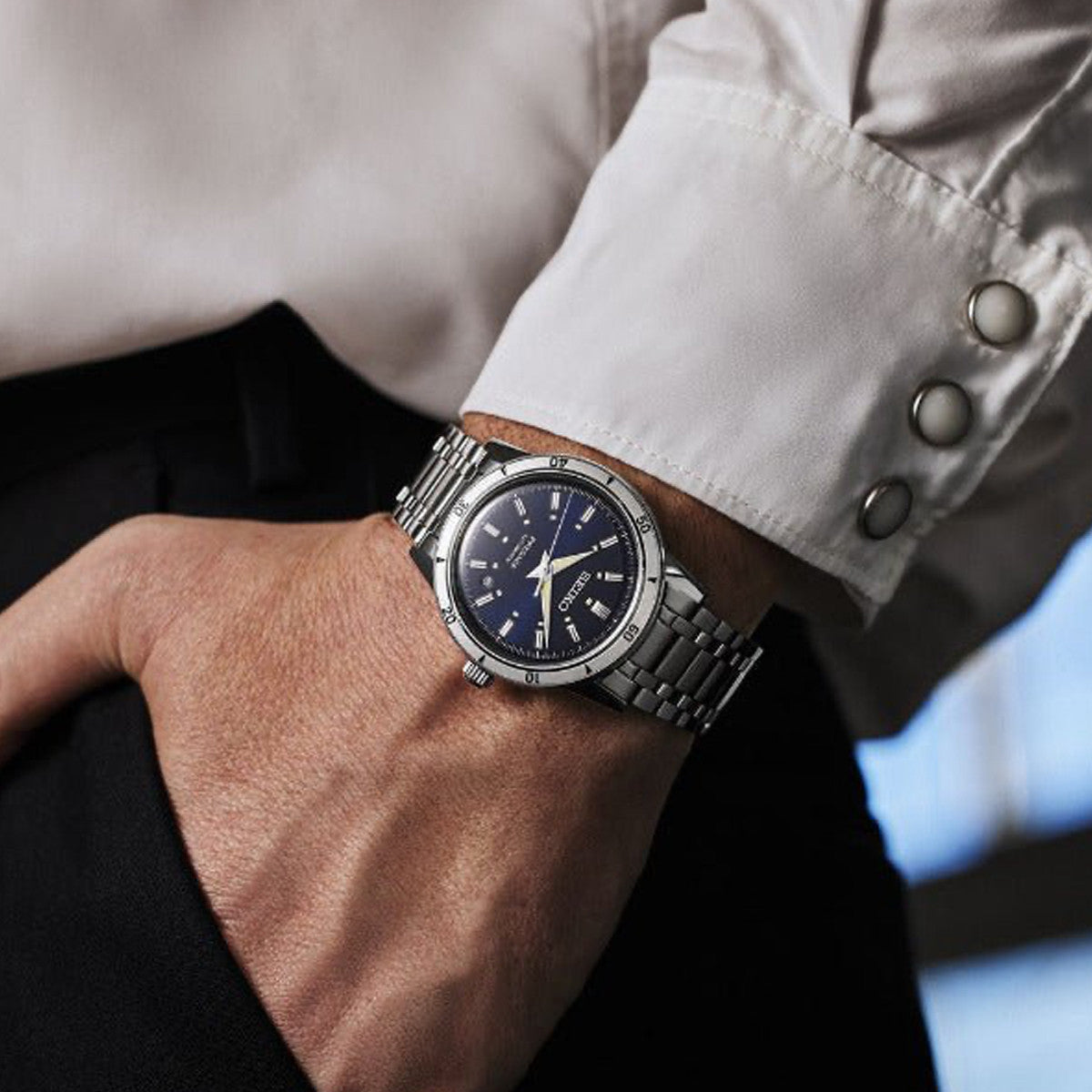 SEIKO PRESAGE MOD. STYLE '60 Automatic watch on wrist, stylish timepiece with a classic design.