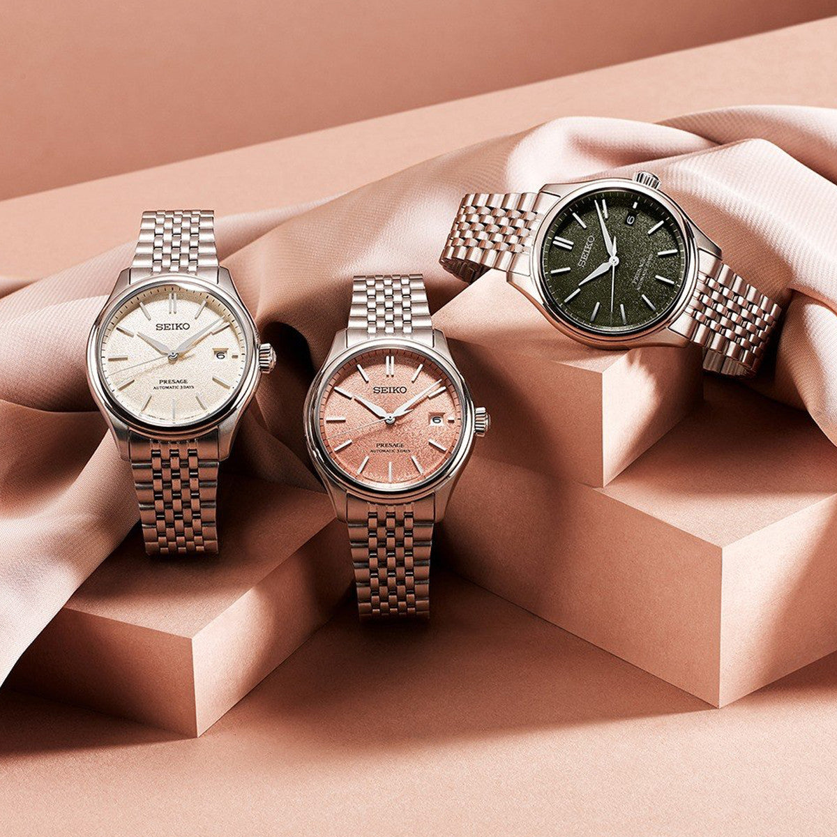 SEIKO PRESAGE Mod. CLASSIC watches displayed on a fabric backdrop, featuring different dial colors and stainless steel bracelets.