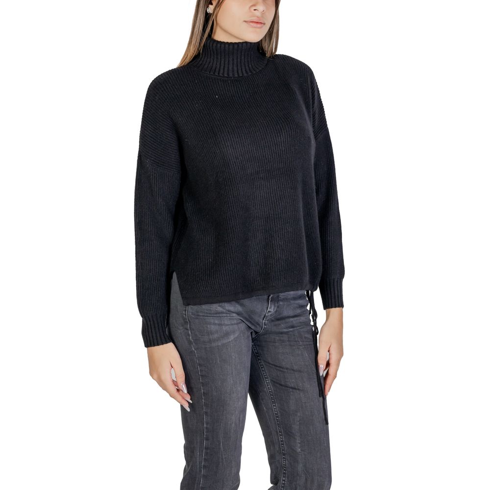 Sandro Ferrone Black Viscose Turtleneck sweater with ribbed knitting and long sleeves, ideal for winter fashion.