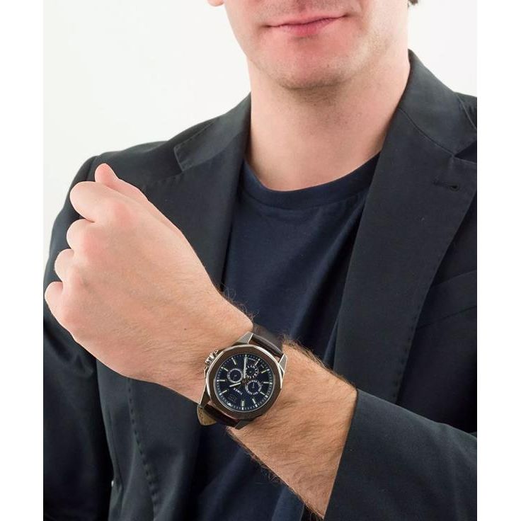 Person wearing TIMEX Mod. HARBORSIDE - COAST COLLECTION wristwatch with leather strap and stainless steel case.