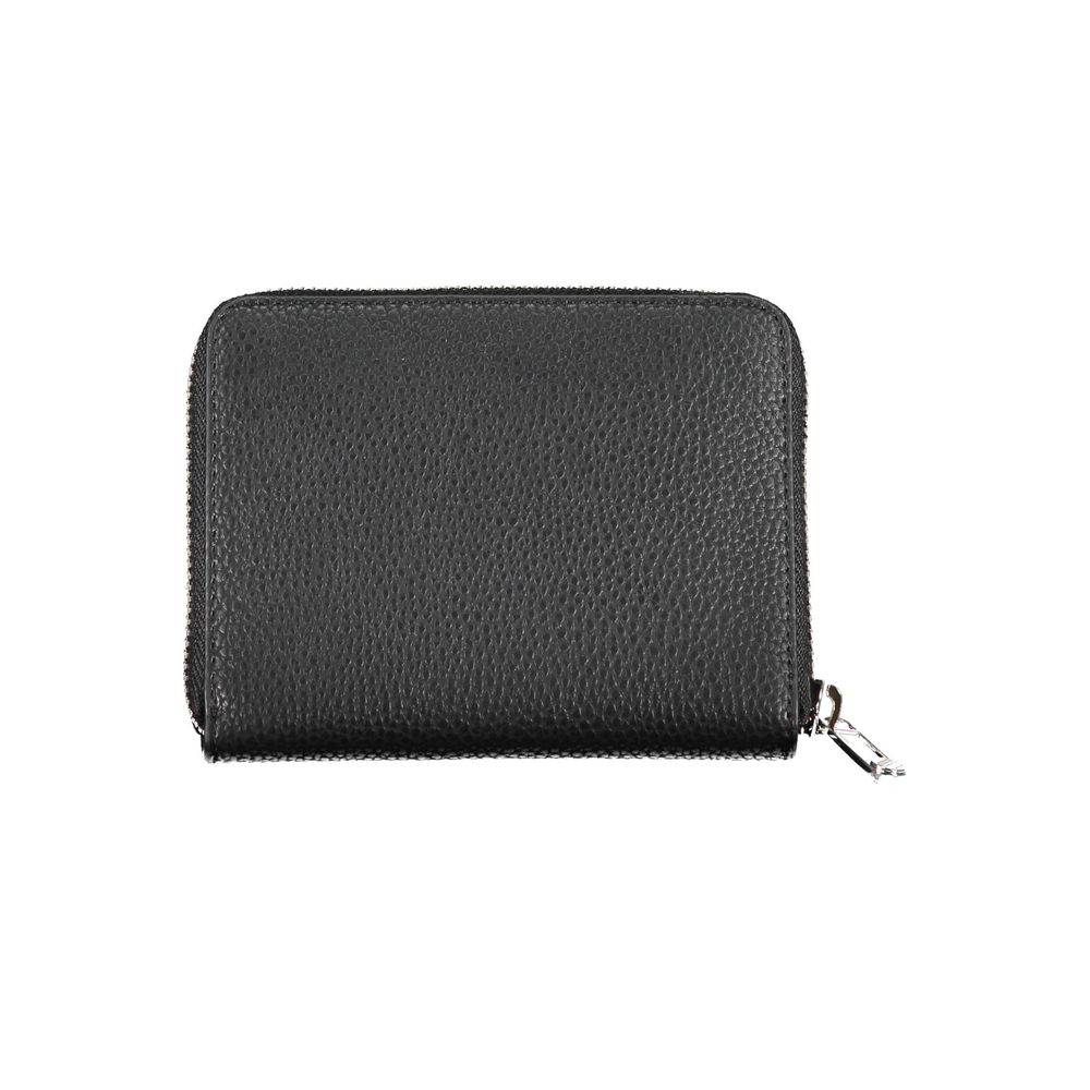Front view with bag zipped and handles upright.