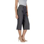 Vero Moda Black And White Polyester Cropped Pant for women, fall/winter collection, stylish and versatile cropped trousers.